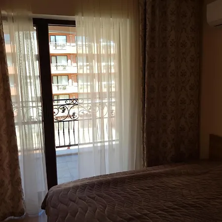 Valencia Gardens: Luxury Beachfront Nesebar