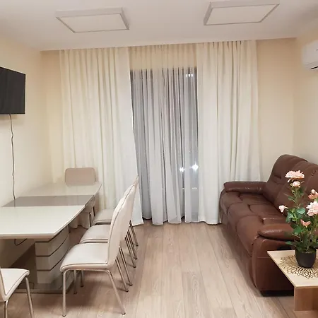 Valencia Gardens: Luxury Beachfront Apartment Nesebar