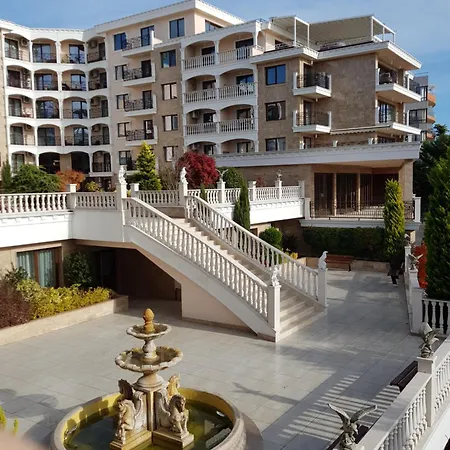 Valencia Gardens: Luxury Beachfront Apartment