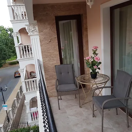 Valencia Gardens: Luxury Beachfront *